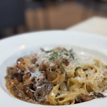 Abruzzo Italian Kitchen signature dishes Spaghetti Carbonara, Margherita Pizza, Arancini, Lamb Scottadito
